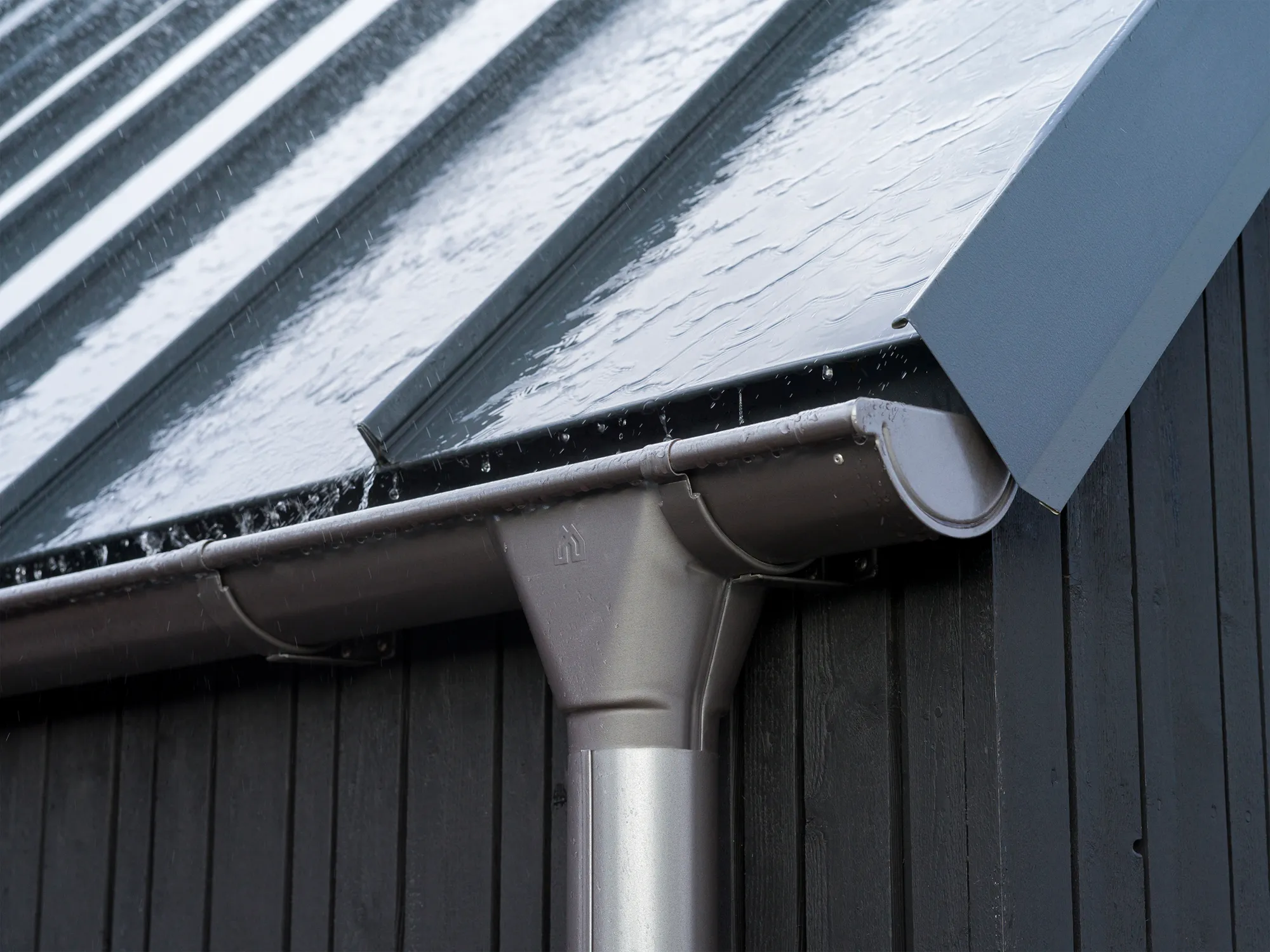 Installation av nya hängrännor och stuprör